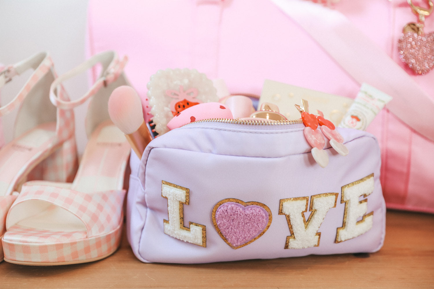 How to Pack Toiletries in Makeup Bag