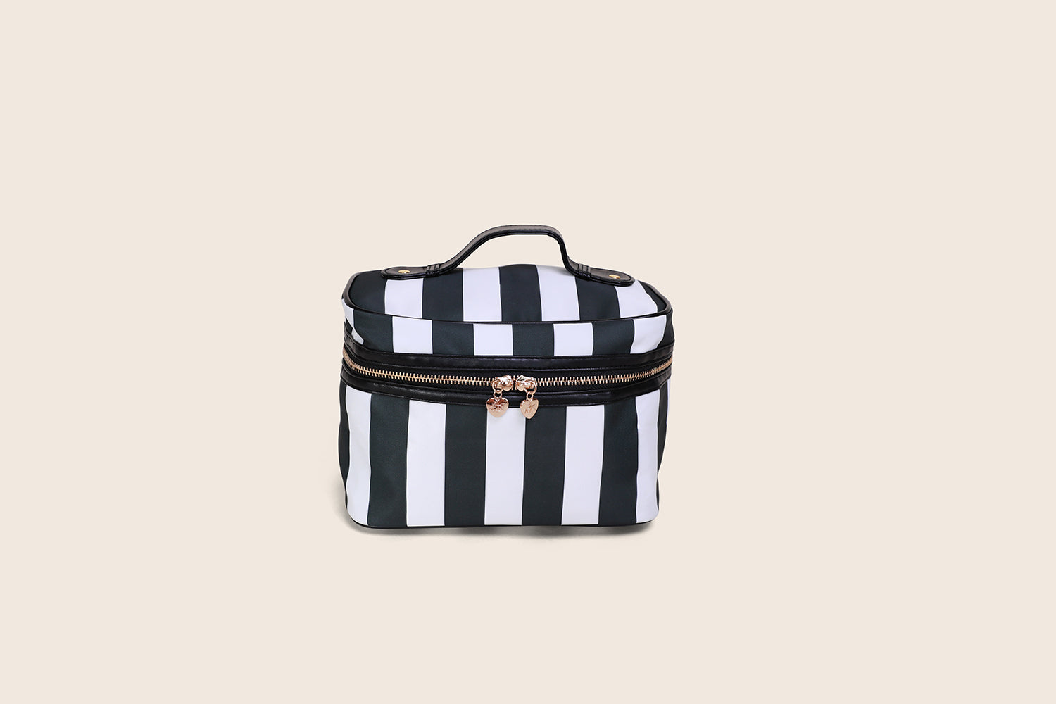Why a Makeup Bag With Compartments Wins