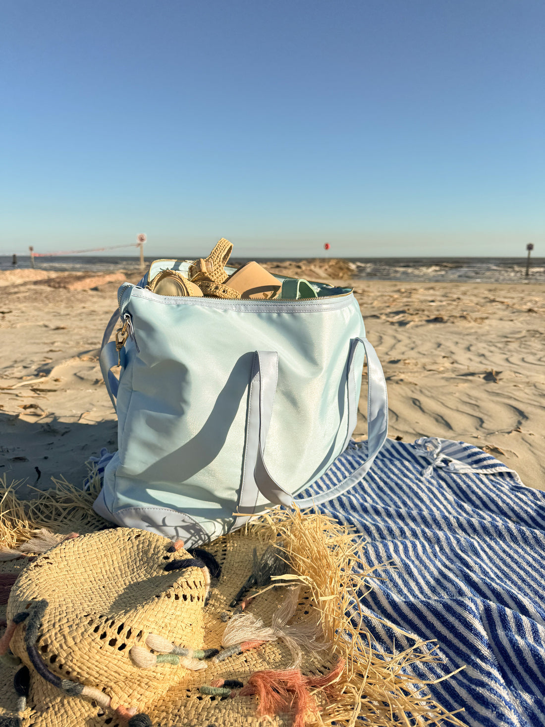 What to Pack in a Carry-On Tote (No Chaos)